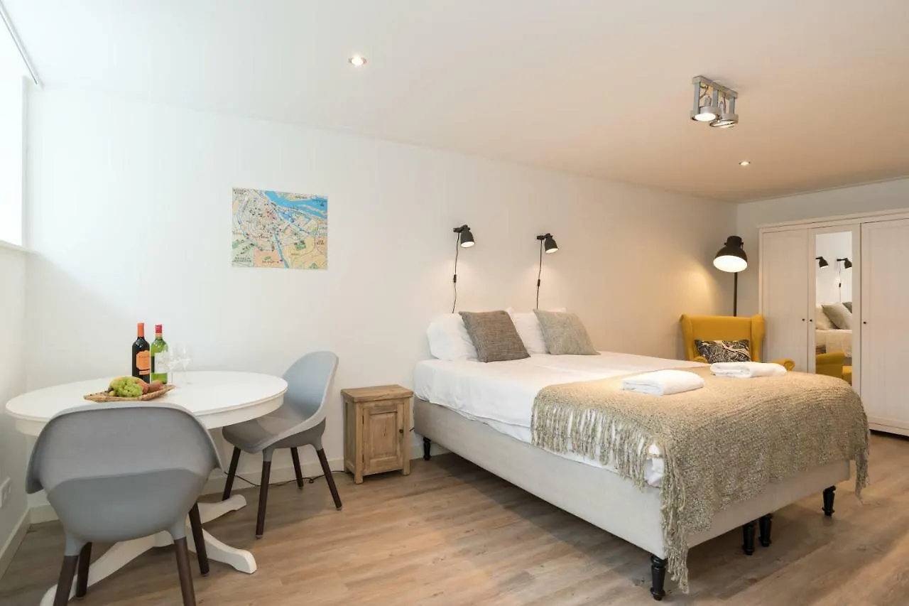 לינה וארוחת בוקר אמסטרדם Nassau Canal Suites